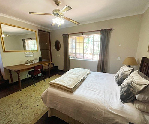 Double-en-suite-room-with-fast-wifi.jpg