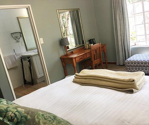 Double-en-suite-room-with-tea-and-coffee.jpg