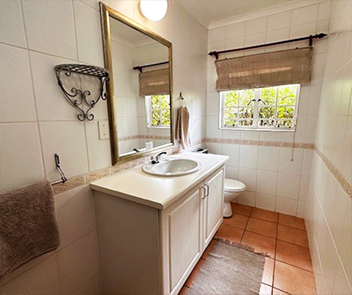 En-suite-bathroom-bright.jpg